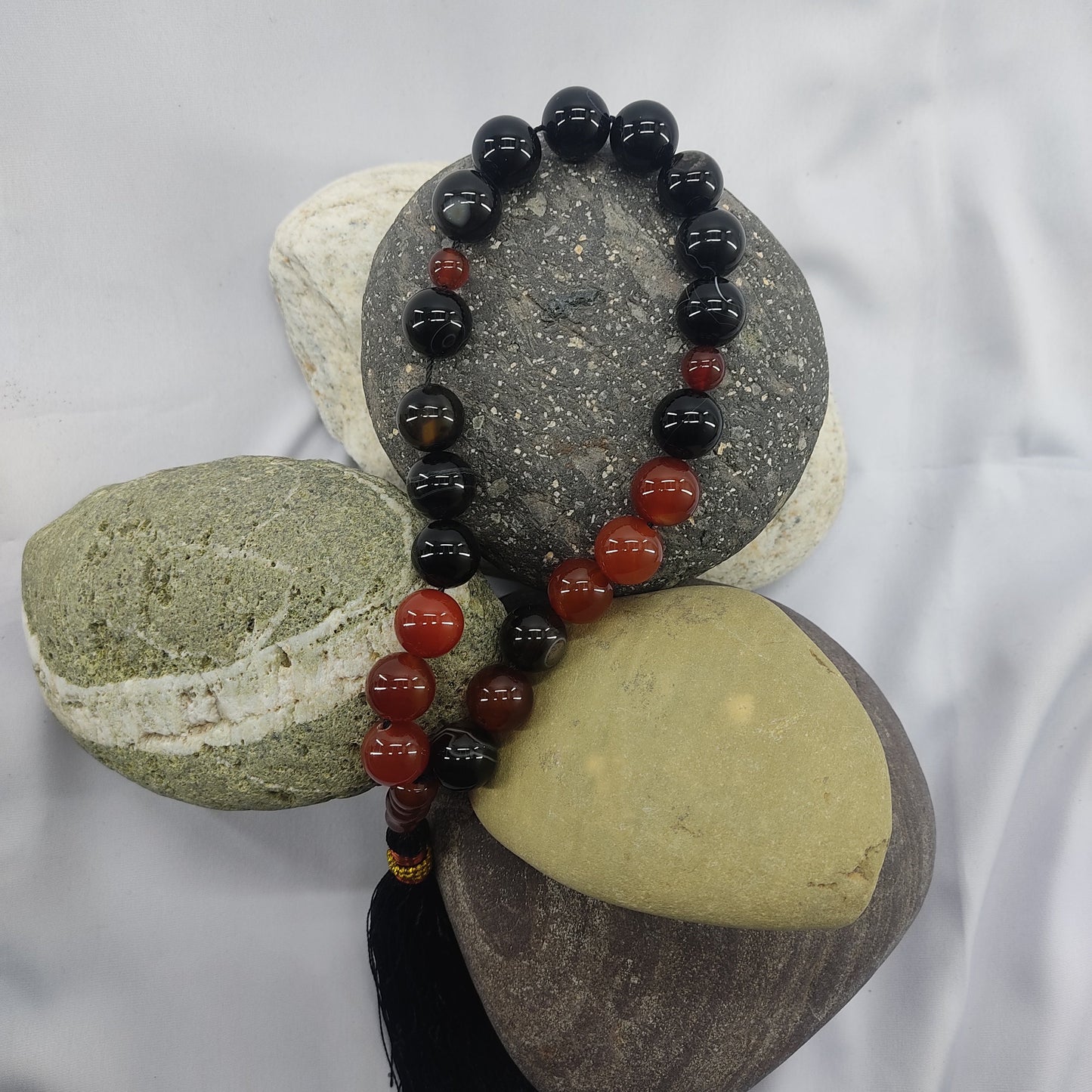 Red & Black (Sulamaini) Aqeeq Stone Tasbih 14 mm Size /21 Beads